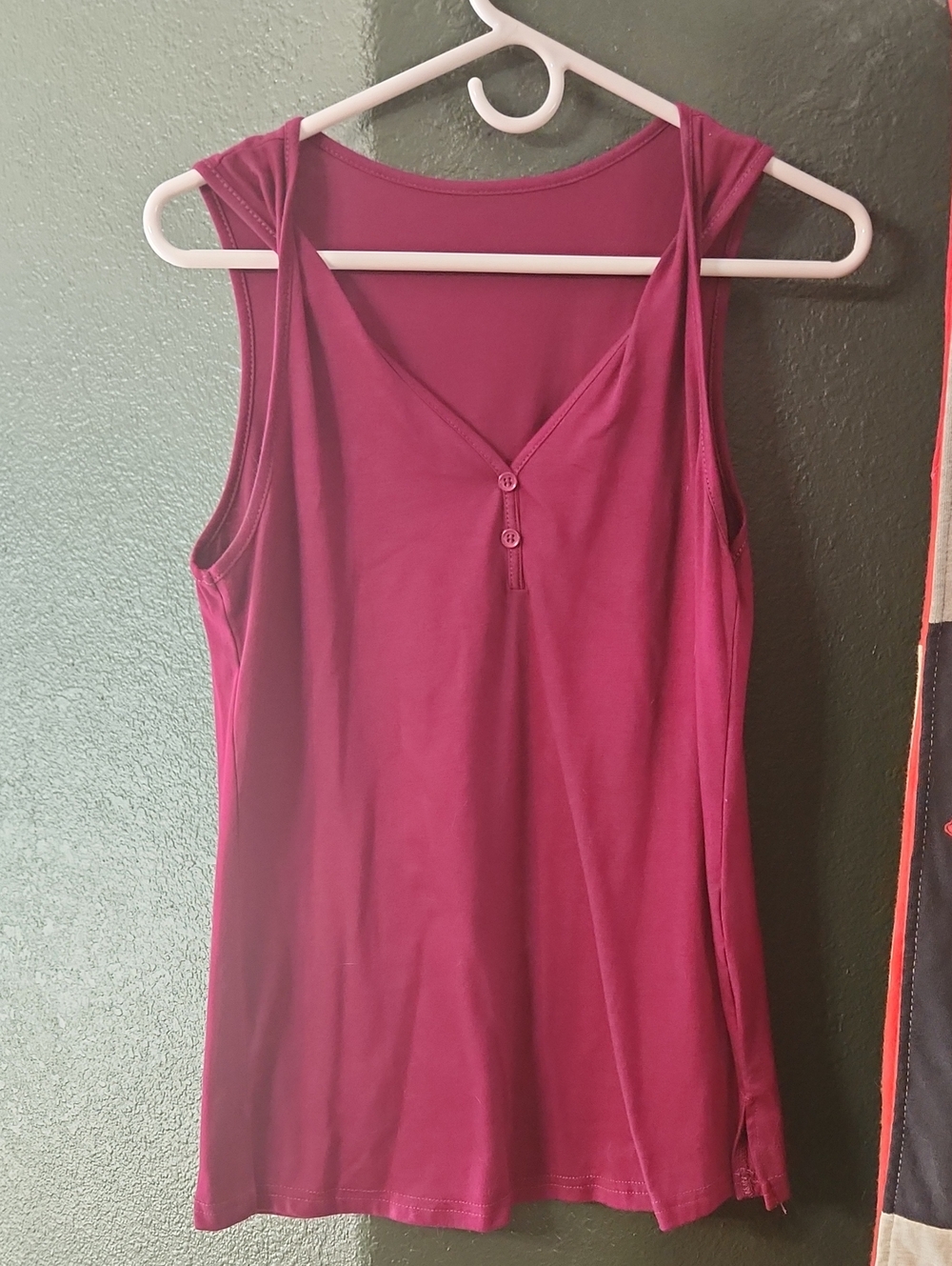 Sleeveless V-Neck Tank Top in Magenta